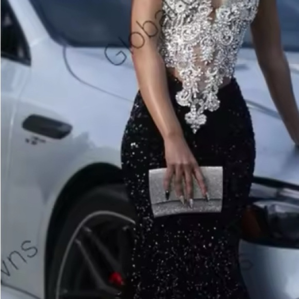 Elegant Prom dress in (GOLD).